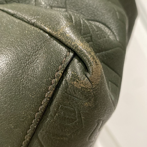 Women’s L.A.M.B Green Leather Tote with a Zipper closure - Picture 4 of 16